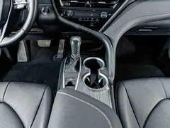 2023 Toyota Camry 2.0G Luxury, белый — фото 12