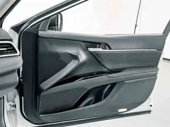 2023 Toyota Camry 2.0G Luxury, белый — фото 13
