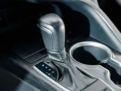 2023 Toyota Camry 2.0G Luxury, белый — фото 14