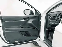 2023 Toyota Camry 2.0G Luxury, белый — фото 15