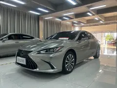 2023 Lexus ES 200 Luxury — фото 1