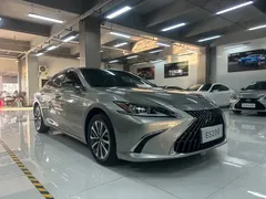 2023 Lexus ES 200 Luxury — фото 3