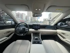 2024 BYD Qin L PHEV 80km Leading, белый — фото 5