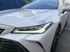 2022 Toyota Avalon Hybrid 2.5L Luxury, белый — фото 7