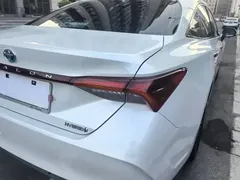 2022 Toyota Avalon Hybrid 2.5L Luxury, белый — фото 8