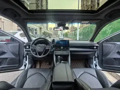 2022 Toyota Avalon Hybrid 2.5L Luxury, белый — фото 12