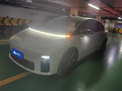 2025 Li Auto i6 4WD Standard — фото 1
