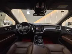 2023 Volvo XC60 4WD Luxury, белый — фото 17