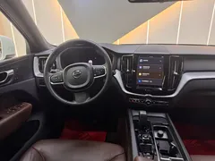 2023 Volvo XC60 4WD Luxury, белый — фото 18