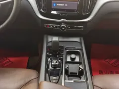 2023 Volvo XC60 4WD Luxury, белый — фото 20