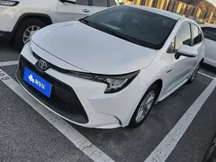 2022 Toyota Levin Hybrid 1.8H E-CVT Leading, белый — фото 1