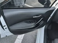 2022 Toyota Levin Hybrid 1.8H E-CVT Leading, белый — фото 7