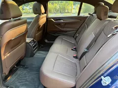 2021 BMW 5 Series 530Li Leading M Sport Package, синий — фото 11