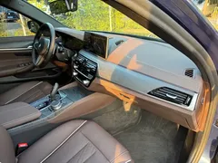 2021 BMW 5 Series 530Li Leading M Sport Package, синий — фото 13