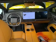 2025 Li Auto i8 Standard — фото 10