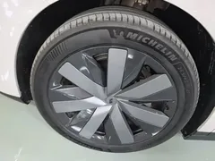 2025 Li Auto i8 Standard — фото 23