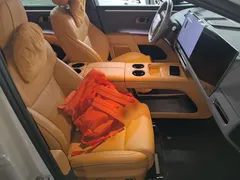 2025 Li Auto i8 Standard — фото 25