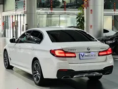 2022 BMW 5 Series 525Li M Sport Package, белый — фото 7