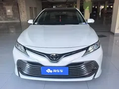 2019 Toyota Camry 2.5G Luxury, белый — фото 2