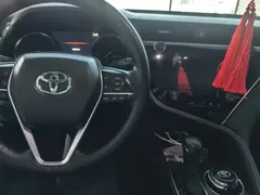 2019 Toyota Camry 2.5G Luxury, белый — фото 12