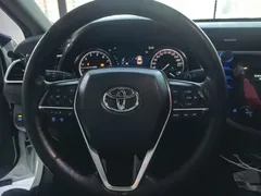 2019 Toyota Camry 2.5G Luxury, белый — фото 15