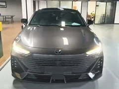 2022 Changan UNI-V 1.5T Premium — фото 3