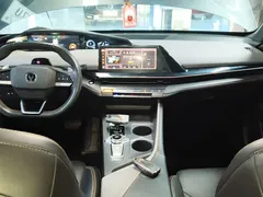 2022 Changan UNI-V 1.5T Premium — фото 10