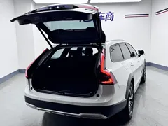 2021 Volvo V90 Cross Country B5 AWD, белый — фото 3