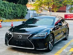 2021 Lexus LS 500h Excellence, чёрный — фото 1