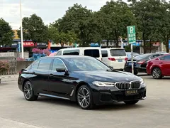 2023 BMW 5 Series 530Li Leading M Sport Package, чёрный — фото 3