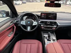 2023 BMW 5 Series 530Li Leading M Sport Package, чёрный — фото 7
