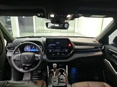 2022 Toyota Crown Kluger 2.5L HEV 4WD Premium, чёрный — фото 6