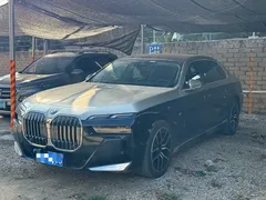 2023 BMW 7 Series 735Li M Sport Package, чёрный — фото 1