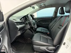 2022 Toyota Yaris L Zhixuan X 1.5L CVT Luxury Plus, белый — фото 7