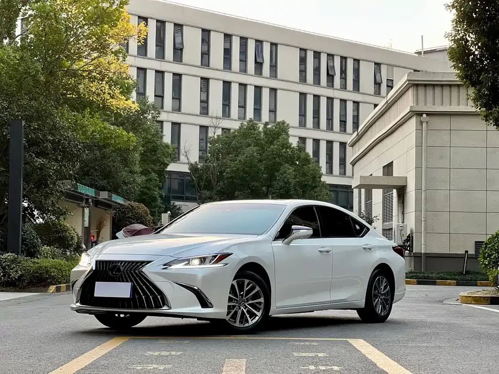 2021 Lexus ES 200 Excellence
