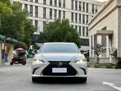 2021 Lexus ES 200 Excellence, белый — фото 2