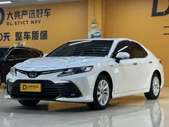 2021 Toyota Camry Hybrid 2.5HGVP Leading, белый — фото 2