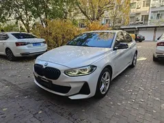 2023 BMW 1 Series 120i M Sport Night Edition, белый — фото 1