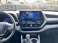 2022 Toyota Highlander 2.5L Hybrid 4WD Ultimate 7-seat, чёрный — фото 17