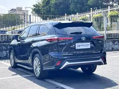 2022 Toyota Highlander 2.5L Hybrid 4WD Ultimate 7-seat, чёрный — фото 24