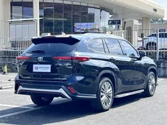 2022 Toyota Highlander 2.5L Hybrid 4WD Ultimate 7-seat, чёрный — фото 28