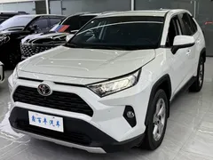 2022 Toyota RAV4 2.0L CVT 2WD Fashion Plus, белый — фото 1