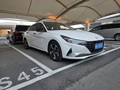 2022 Hyundai Elantra 1.5L CVT LUX Premium, белый — фото 3