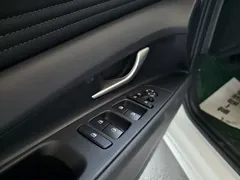 2022 Hyundai Elantra 1.5L CVT LUX Premium, белый — фото 5