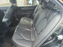 2021 Toyota Camry Hybrid 2.5HGVP Leading, чёрный — фото 18