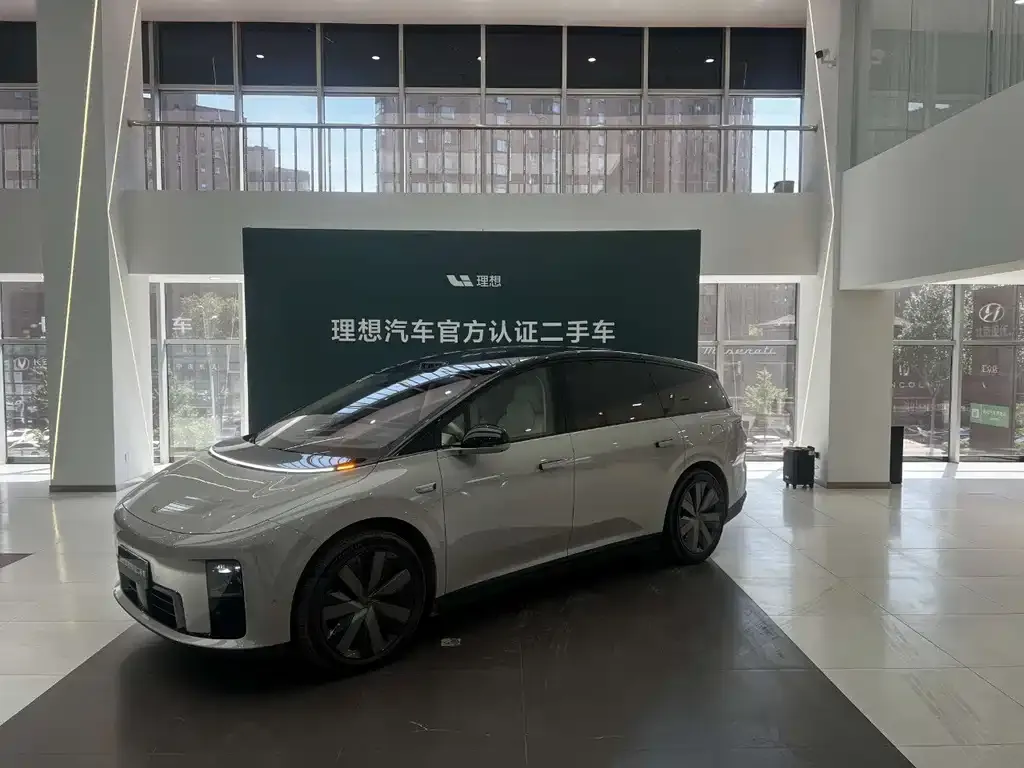 2025 Li Auto i8 Standard