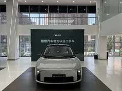 2025 Li Auto i8 Standard — фото 2