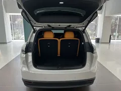 2025 Li Auto i8 Standard — фото 4