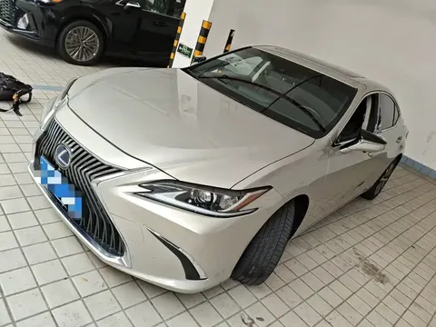 2021 Lexus ES 300h Excellence