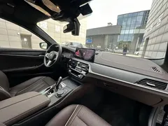 2021 BMW 5 Series 530Li Leading M Sport Package, чёрный — фото 32